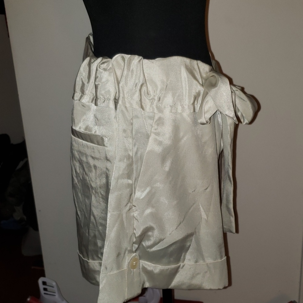 Shorts - Picture 2 of 6